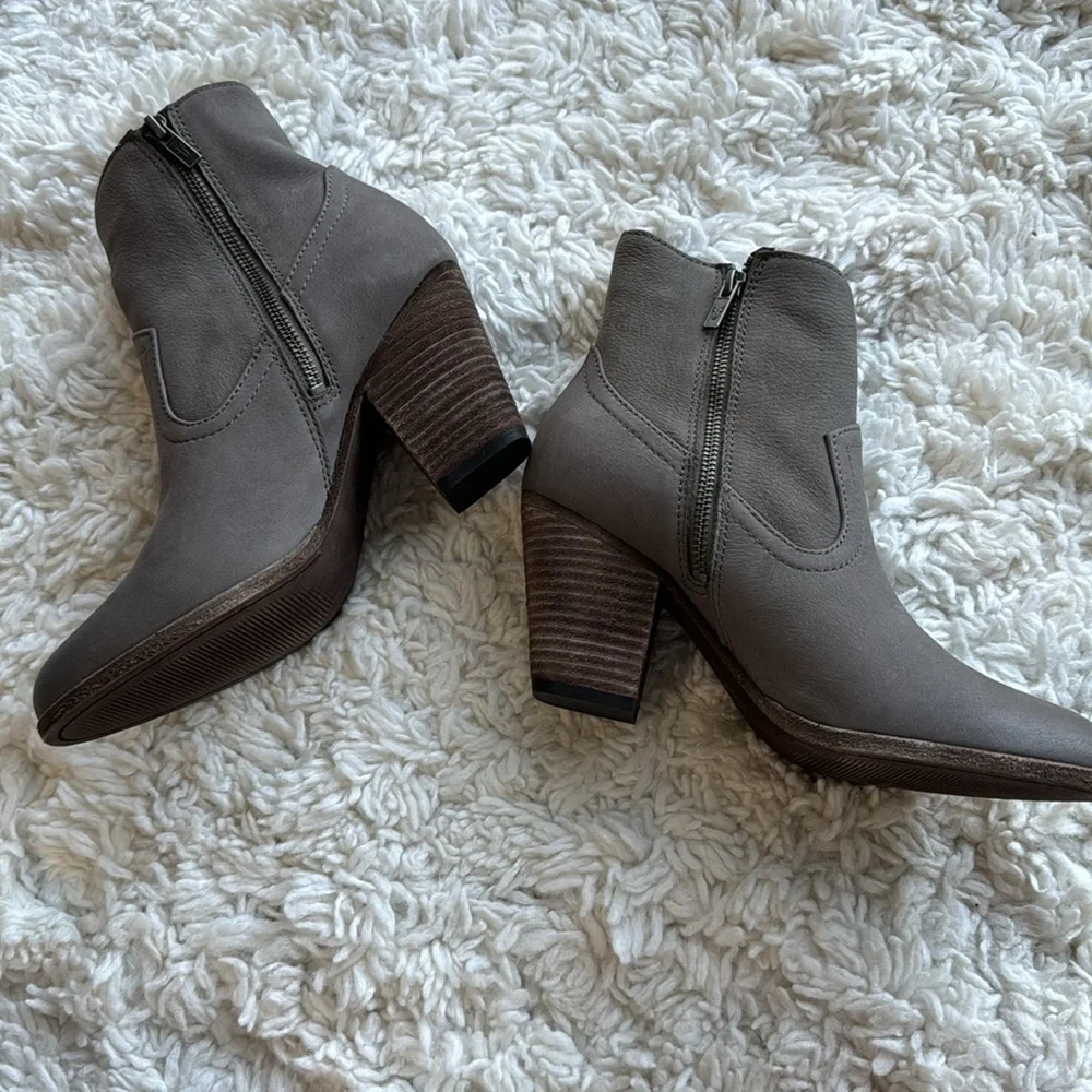 🆕 Frye‎ Essa Leather Booties